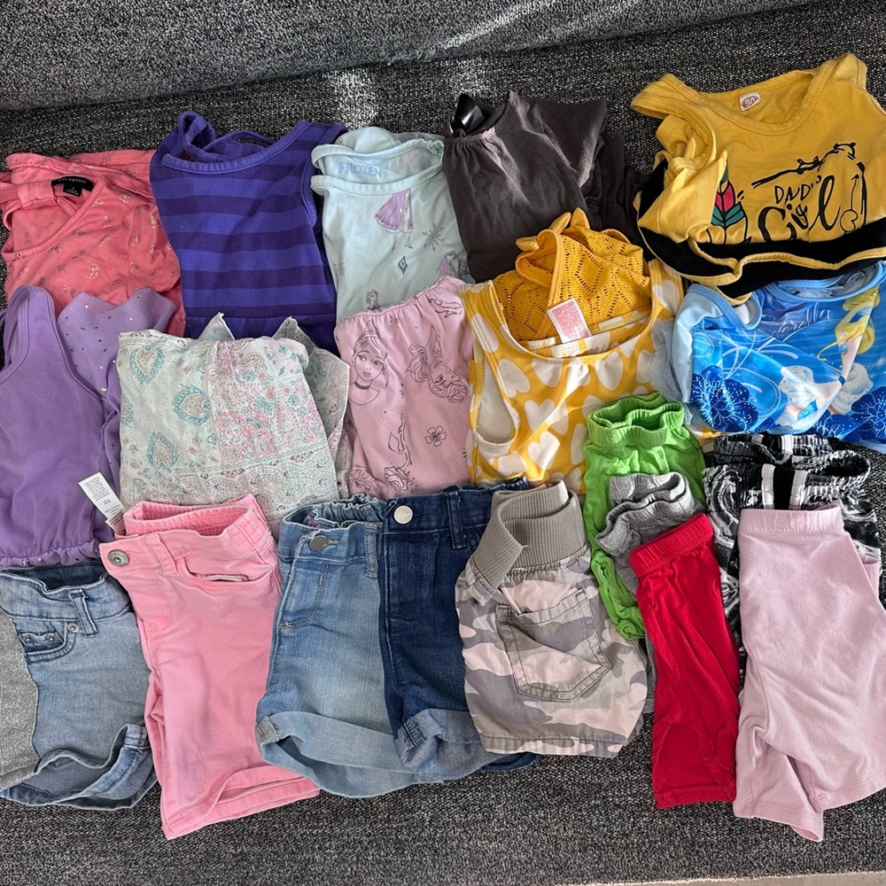 22 piece 4T clothes 👚
